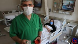 Nefes darlığı ve şiddetli ağrı çeken hastanın ciğerinden Arnavut biberi