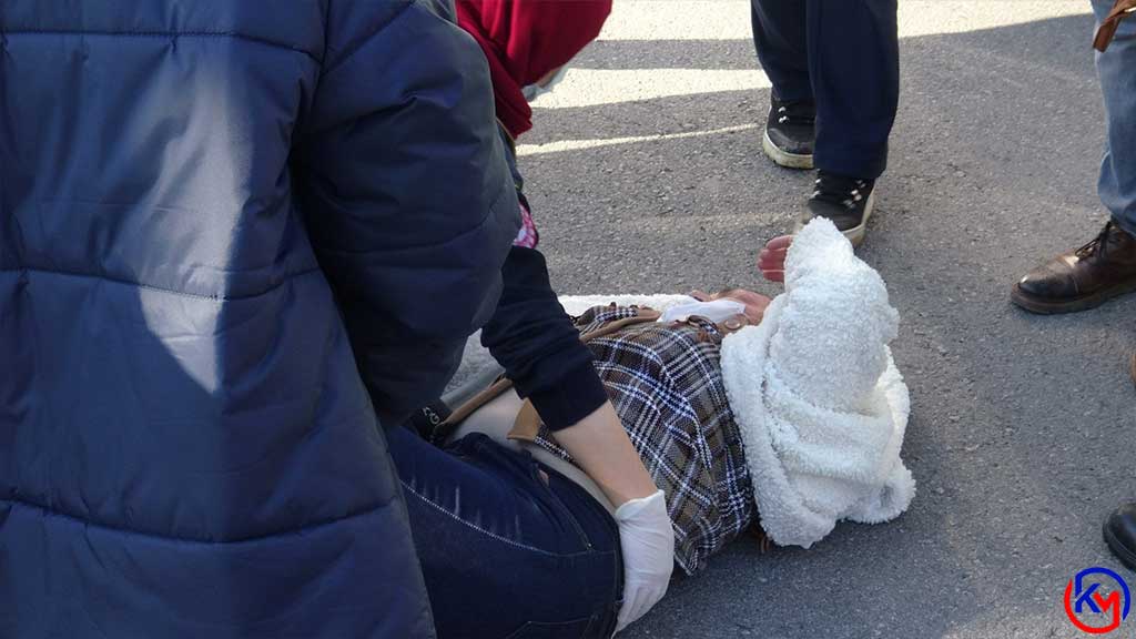 Ereğli 'de Otomobilin Çarptığı Kadın Metrelerce Fırladı