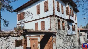 Safranbolu evleri ile ziyaretçilerinde hayranlık uyandırırken ‘Kim Geldi Penceresi‘ ile