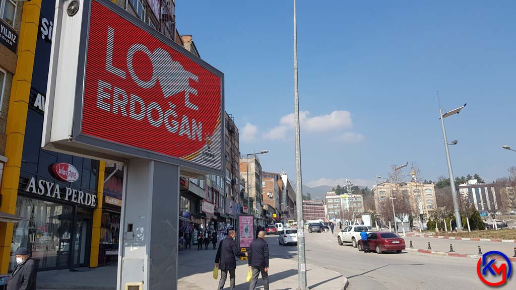 “Love Erdoğan” Görseli LED Ekranlara Yansıtıldı