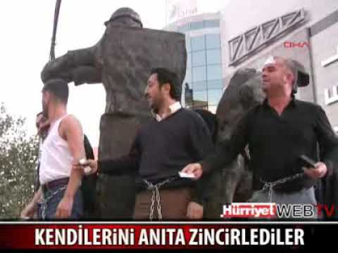 Karabük’ün Yakın Tarihinden Arşiv Görüntüler İşçiler İşçi Anıtına Kendilerini Zincirlediler