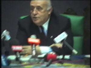 Karabük ‘ün Yakın Tarihinden Arşiv Görüntüler Karabük karalara bürünmüştü.Veliler çocuklarını