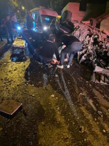 ZONGULDAK’TA BİR OTOMOBİL KONTROLDEN ÇIKARAK TAKLA ATTI. KAZADA 2 KİŞİ