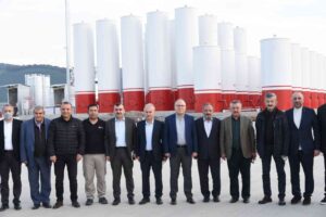 ZONGULDAK VALİSİ MUSTAFA TUTULMAZ VE BERABERİNDEKİLER KENTİN KALKINMASINDA ÖNEMLİ ROL