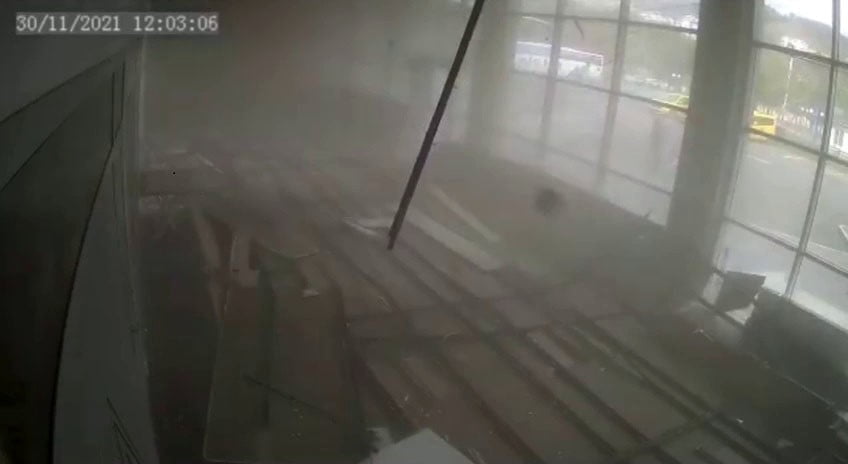 ZONGULDAK’IN DEVREK İLÇESİNDE MEYDANA GELEN FIRTINA SONRASINDA DEVREK ŞEHİRLERARASI OTOBÜS