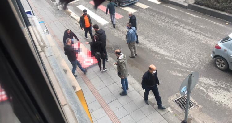 Facia kıl payı atlatıldı ZONGULDAK’IN GAZİPAŞA CADDESİNDE BULUNAN BİR TELEFON DÜKKANININ TABELASI DÜŞTÜ. OLAYDA