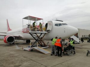 ZONGULDAK’IN ÇAYCUMA İLÇESİ SALTUKOVA BELDESİNDE BULUNAN ZONGULDAK HAVALİMANINA HİDROLİK ASANSÖRLÜ