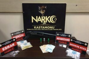 KASTAMONU'DA GERÇEKLEŞTİRİLEN 3 AYRI OPERASYONDA UYUŞTURUCU MADDE, 1 ADET RUHSATSIZ