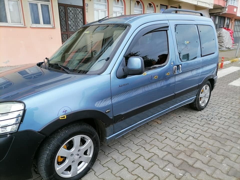 KASTAMONU’NUN İNEBOLU İLÇESİNDE PARK HALİNDEKİ ARAÇ, KİMLİĞİ BELİRSİZ KİŞİ YA