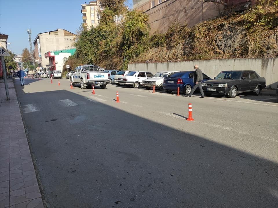 Trafik sıkışıklığına dubalı çözüm ZONGULDAK (İHA) - ALAPLI BELEDİYESİ ZABITA EKİPLERİ ALİ ALP CADDESİNE