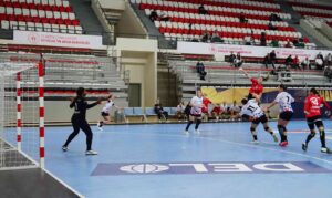 TÜRKİYE KADINLAR HENTBOL SÜPER LİGİ’NDE ZİRVEYİ İLGİLENDİREN KARŞILAŞMADA KASTAMONU BELEDİYESİ