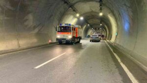 ZONGULDAK-İSTANBUL KARAYOLUNDA MEYDANA GELEN ZİNCİRLEME TRAFİK KAZASINDA BİR KİŞİ YARALANDI.
