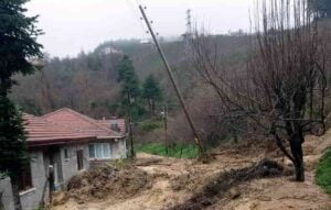 ZONGULDAK’IN EREĞLİ İLÇESİNE BAĞLI CEMALLER KÖYÜ’NDE MEYDANA GELEN HEYELAN 150