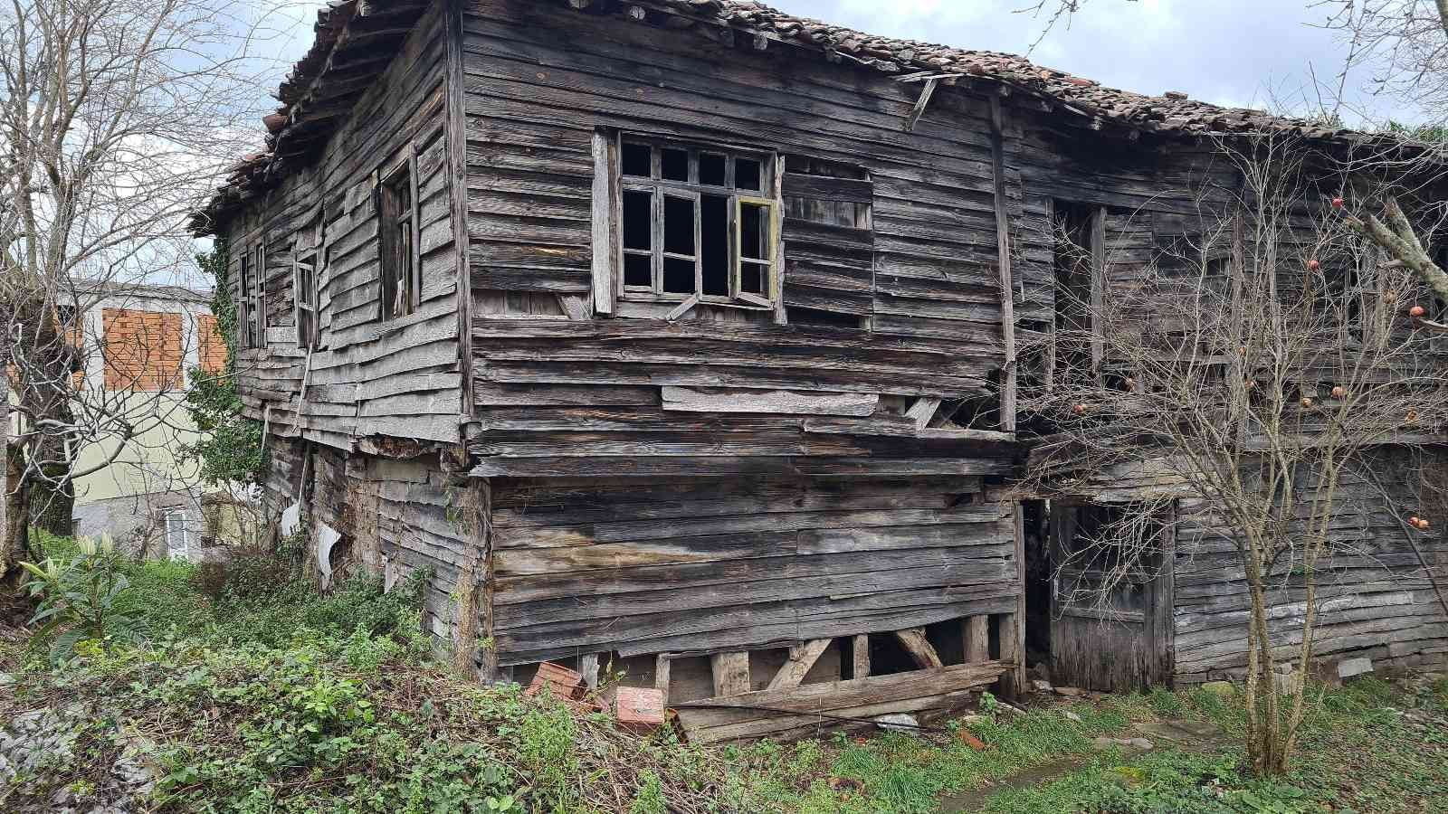 ALAPLI İLÇESİNDEKİ METRUK, TERK EDİLMİŞ VE ÇEVREYE TEHLİKE ARZ EDEN