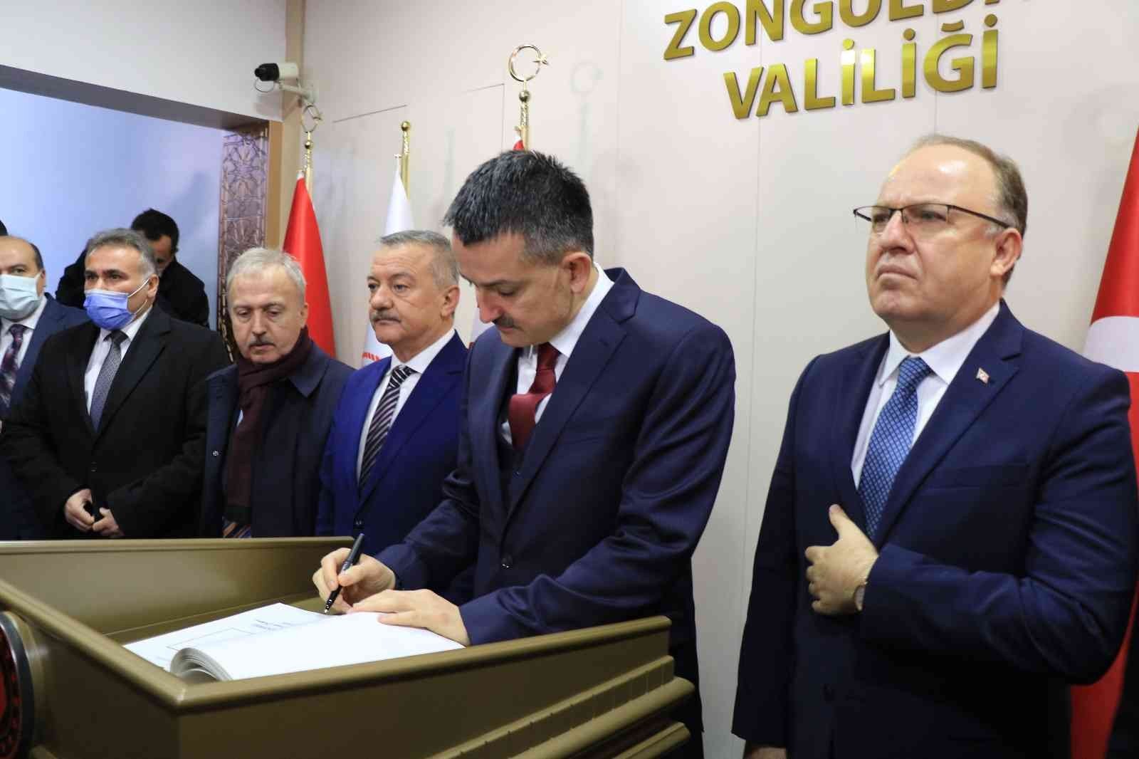 ZONGULDAK'TA AK PARTİ TEŞKİLATINDA KONUŞAN TARIM VE ORMAN BAKANI BEKİR