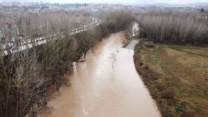 BARTIN’DA SAĞANAK SONRASI KENT MERKEZİNDEN GEÇEN IRMAKTA SU SEVİYESİ 5