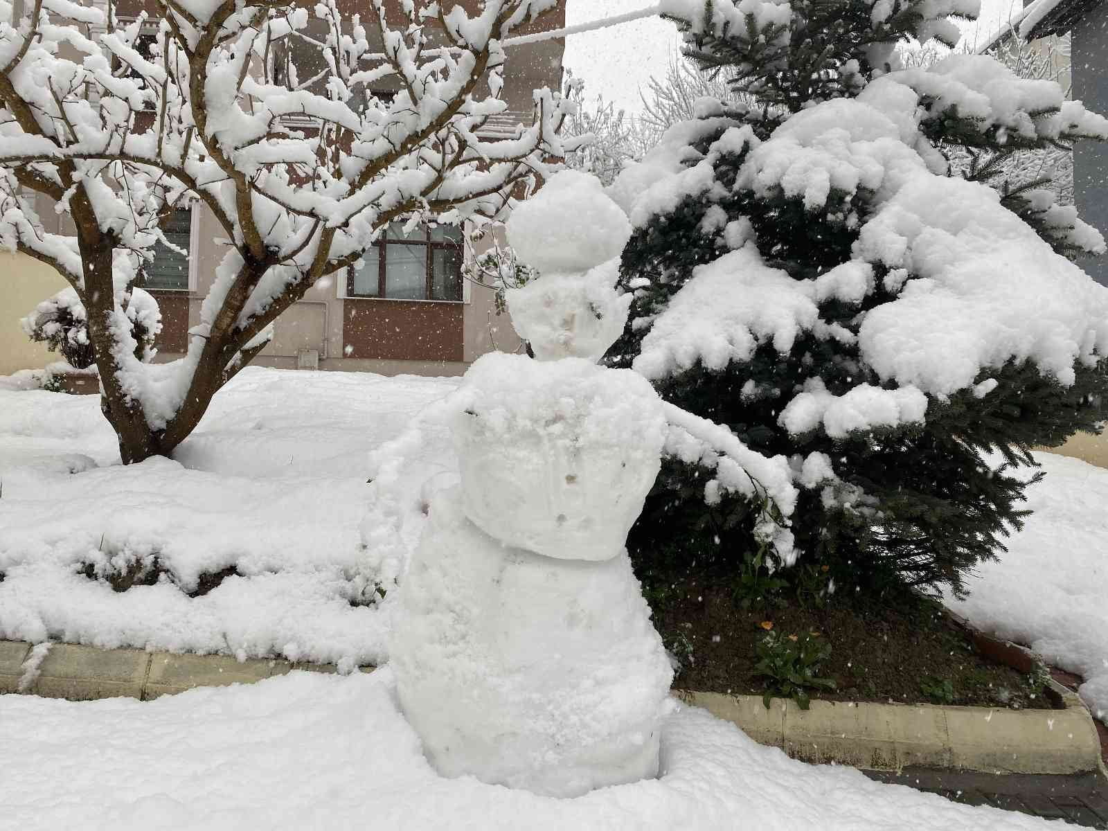 BARTIN’DA ETKİLİ OLAN KAR YAĞIŞI NEDENİYLE 93 KÖY YOLU ULAŞIMA