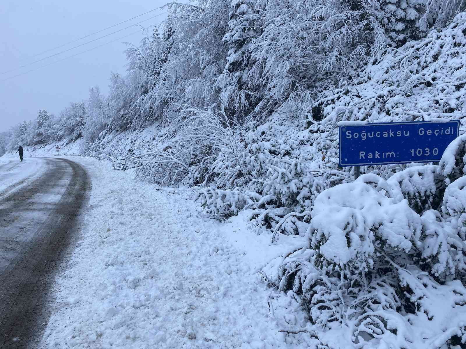 BARTIN’IN YÜKSEK KESİMLERDE KAR YAĞIŞI ETKİLİ OLDU. BARTIN KASTAMONU KARAYOLU