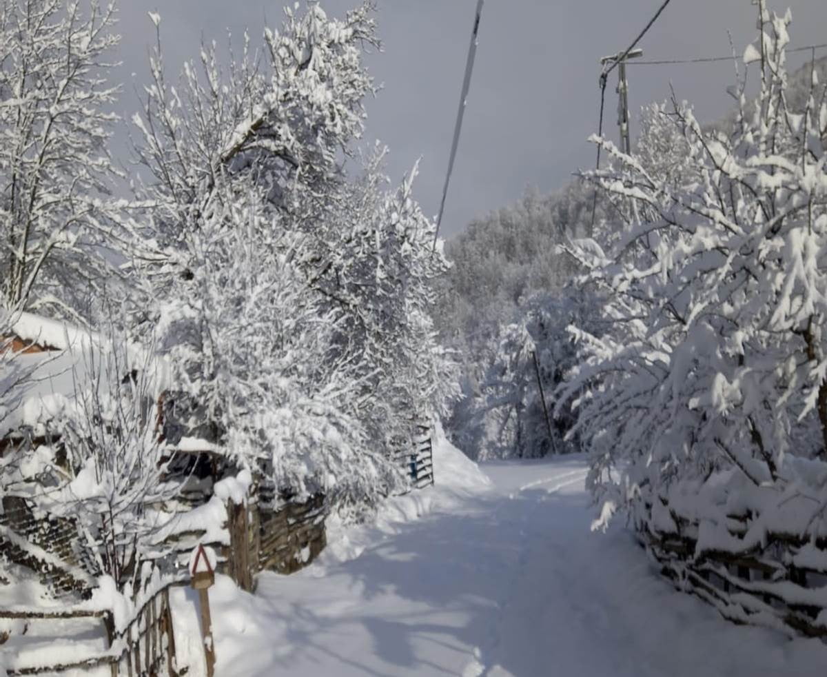BARTIN’DA ETKİLİ OLAN KAR YAĞIŞININ DEVAM ETMESİYLE BİRLİKTE ULUS İLÇESİNDE
