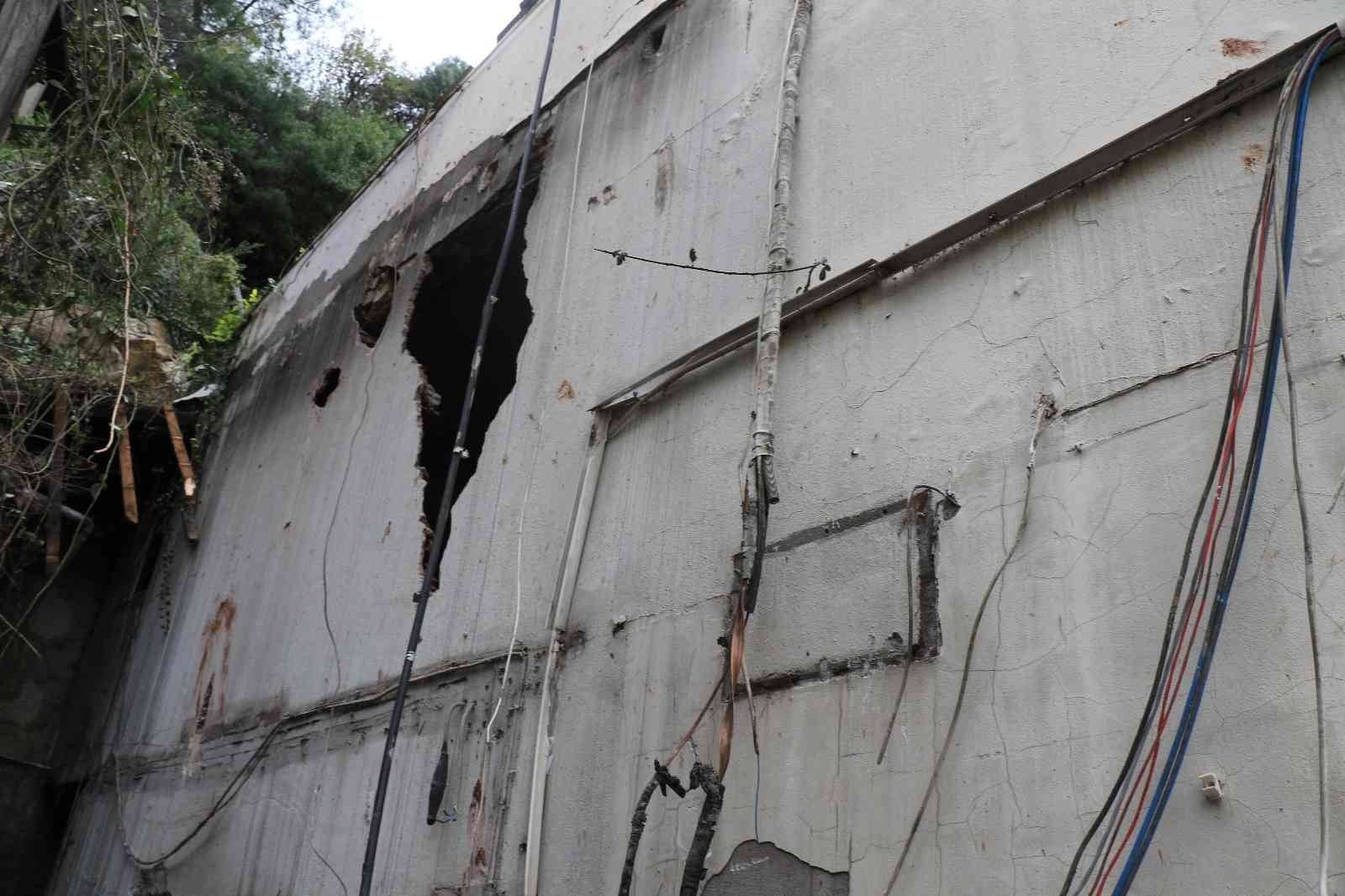 ZONGULDAK’TA DÜN GECE SAATLERİNDE MEYDANA GELEN HEYELAN SEBEBİYLE KOPAN DEVASA