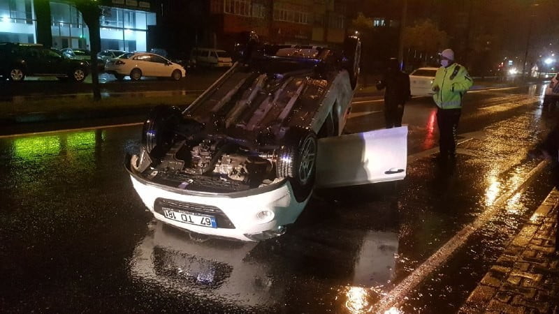 Direksiyon hakimiyetini kaydeben sürücü takla attı ZONGULDAK’IN EREĞLİ İLÇESİNDE DİREKSİYON HAKİMİYETİNİ KAYBEDEN ALKOLLÜ SÜRÜCÜ TAKLA ATTI.
