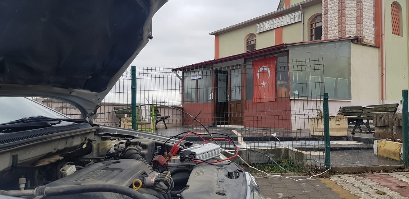 ELEKTRİK KESİNTİSİ SONRASI İMAM’DAN EZAN OKUMAK İÇİN İLGİNÇ ÇÖZÜM