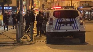 ZONGULDAK’TA AKŞAM SAATLERİNDE KAVGA EDEN GENÇLERDEN BİRİ YARALANDI. AMBULANSLA HASTANEYE