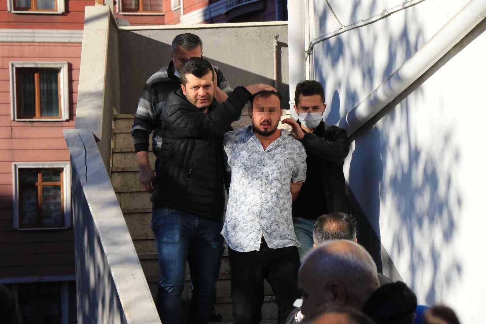 ZONGULDAK'TA BİR ORTAOKULUDA İNGİLİZCE ÖĞRETMENİ OLARAK GÖREV YAPAN MUSTAFA A.,