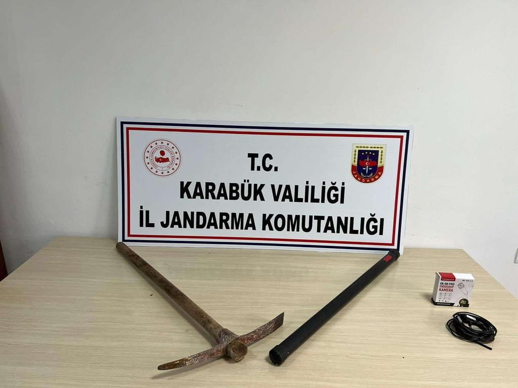 KARABÜK'TE İZİNSİZ KAZI YAPTIĞI TESPİT EDİLEN 4 ŞÜPHELİ JANDARMA EKİPLERİ