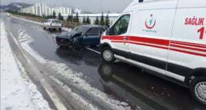 ZONGULDAK’IN EREĞLİ İLÇESİNDE YOĞUN KAR YAĞIŞI NEDENİYLE PEŞ PEŞE KAZALAR