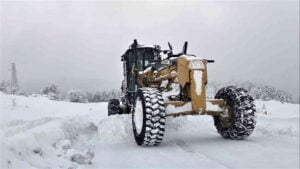 KARABÜK’TE GECE YARISINDAN İTİBAREN ETKİLİ OLAN KAR YAĞIŞI SONRASI KAPANMA