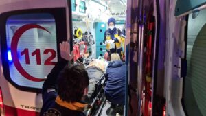 KARABÜK’ÜN YENİCE İLÇESİNDE SÜRÜCÜSÜNÜN KONTROLÜNDEN ÇIKAN OTOMOBİLİN 150 METRELİK ŞARAMPOLE