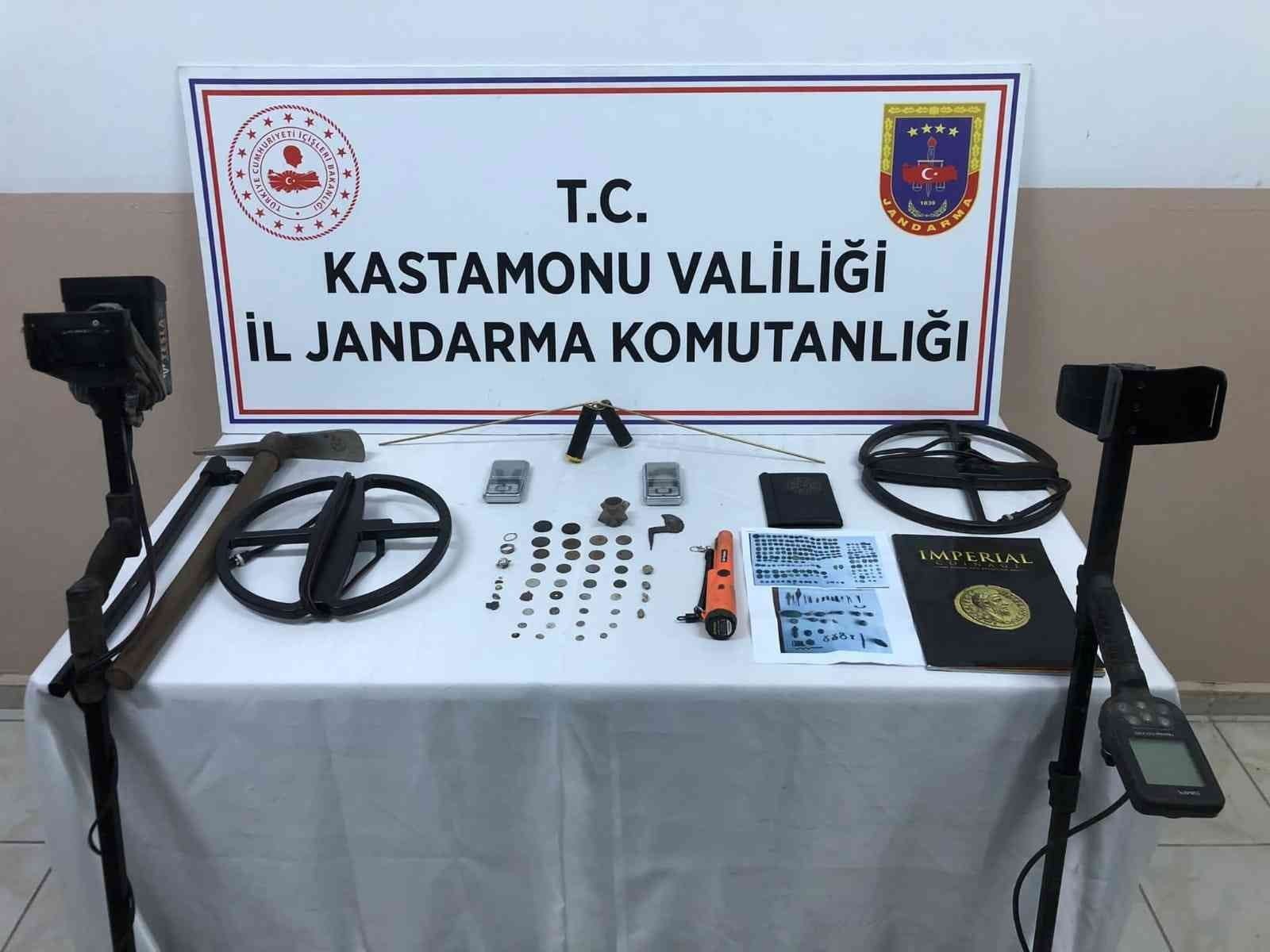 KASTAMONU’DA DÜZENLENEN TARİHİ ESER KAÇAKÇILIĞI OPERASYONUNDA 1 KİŞİ GÖZALTINA ALINDI.