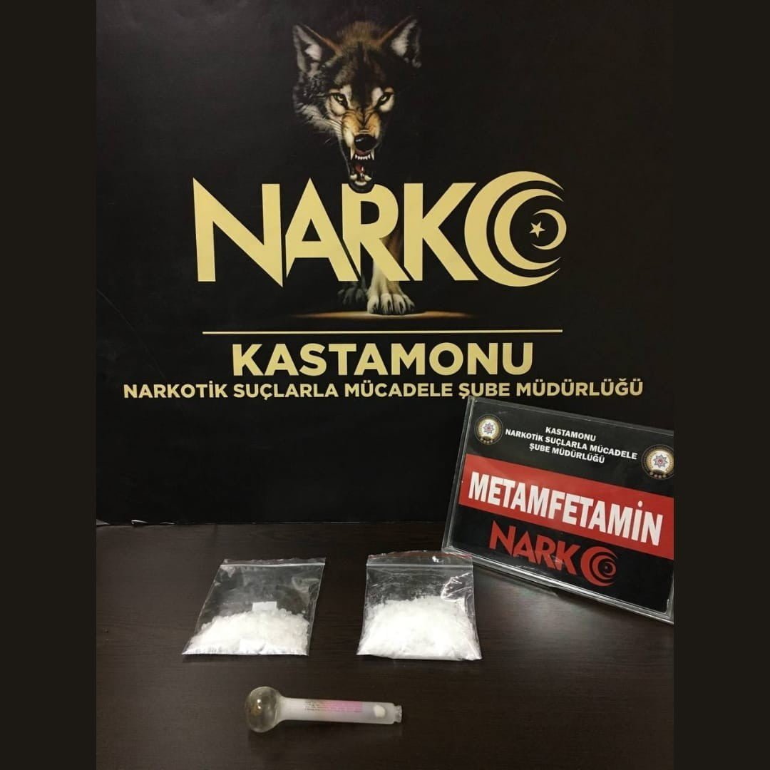 Kastamonu’da uyuşturucu operasyonu: 3 tutuklama KASTAMONU İL EMNİYET MÜDÜRLÜĞÜ NARKOTİK SUÇLARLA MÜCADELE ŞUBE MÜDÜRLÜĞÜNCE GERÇEKLEŞTİRİLEN