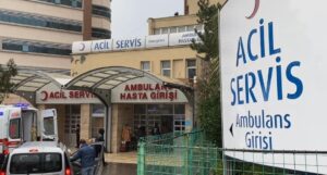 ZONGULDAK’TA GAZİPAŞA CADDESİNDE İKİ İŞİ ARASINDA NEDENİ BİLİNMEYEN ŞEKİLDE KAVGA