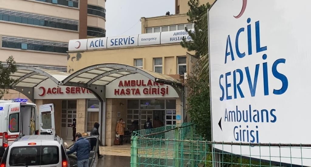 ZONGULDAK’TA GAZİPAŞA CADDESİNDE İKİ İŞİ ARASINDA NEDENİ BİLİNMEYEN ŞEKİLDE KAVGA