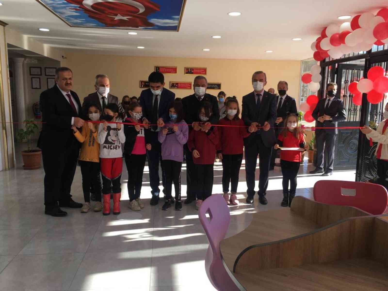 ZONGULDAK’IN ÇAYCUMA İLÇESİ KAYMAKAMI MUHARREM COŞGUN VE İLÇE MİLLİ EĞİTİM