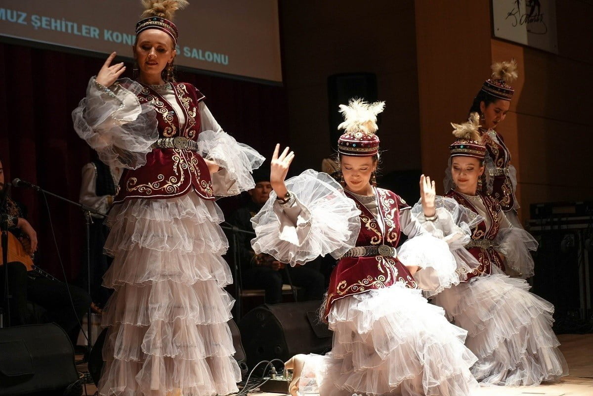 TÜRK DEVLETLERİNİN BAĞIMSIZLIĞININ 30. YILI MÜNASEBETİYLE KARABÜK ÜNİVERSİTESİ’NDE KUTLAMA PROGRAMI
