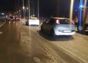 ZONGULDAK’ IN ÇAYCUMA İLÇESİNDE KÖPRÜDEN GEÇERKEN DİREKSİYON HAKİMİYETİNİ KAYBEDEN SÜRÜCÜ