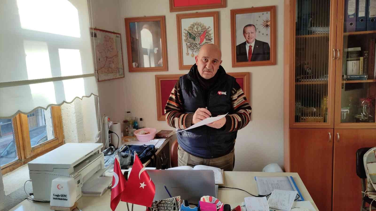 TOSYA’DA MAHALLE MUHTARLARI TÜM MESAİLERİNİ SOKAK KÖPEKLERİNİ KAYIT ETMEYE HARCIYOR