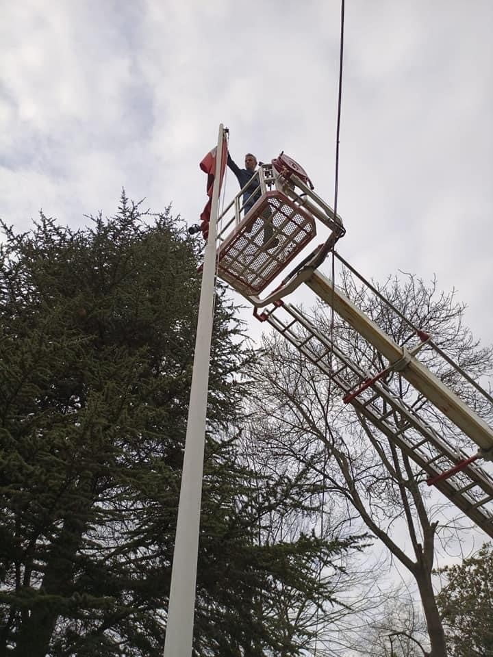 TÜRKİYE TAŞKÖMÜRÜ KURUMU (TTK) KARADON MÜESSESE MÜDÜRLÜĞÜ BİNASI ÖNÜNDEKİ DİREĞİN