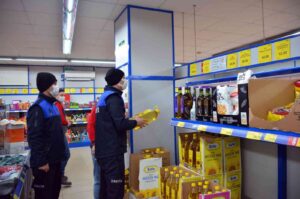 ZONGULDAK'IN ALAPLI BELEDİYESİ ZABITA MÜDÜRLÜĞÜ EKİPLERİ, MARKETLERDE TEMEL GIDA VE
