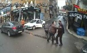 ZONGULDAK’IN EREĞLİ İLÇESİNDE ÖZEL HALK OTOBÜSÜ İLE OTOMOBİL SÜRÜCÜSÜ ARASINDA