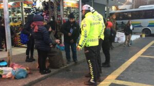 ZONGULDAK’IN EREĞLİ İLÇESİNDE PAZAR ALIŞVERİŞİNDEN DÖNERKEN BAYILAN ŞEKER HASTASI GENÇ