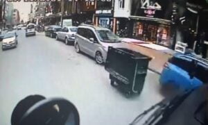 ZONGULDAK'IN EREĞLİ İLÇESİNDE ZAMAN ZAMAN ETKİLİ OLAN RÜZGAR ÇÖP KONTEYNERİNİ