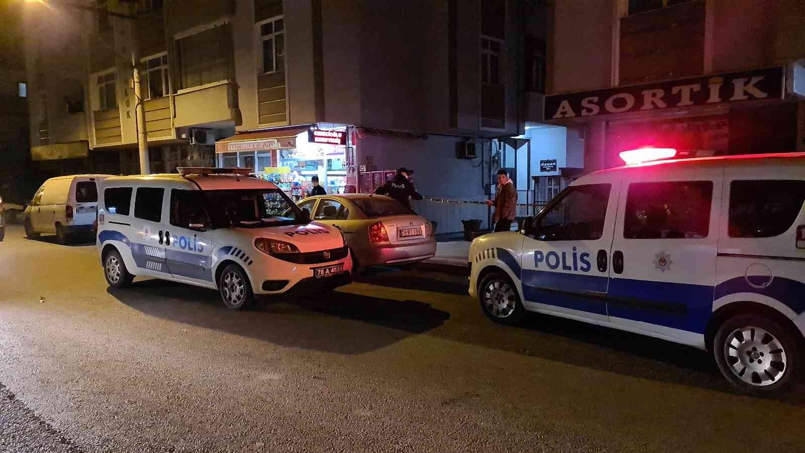 KARABÜK’TE ÇIKAN SİLAHLI KAVGADA BİR KİŞİYİ YARALAYARAK KAÇAN ZANLI POLİS