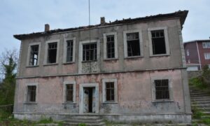 KASTAMONU'NUN İNEBOLU İLÇESİNDE  BULUNAN TARİHİ KARADENİZ İLKOKULU, HALK EĞİTİM