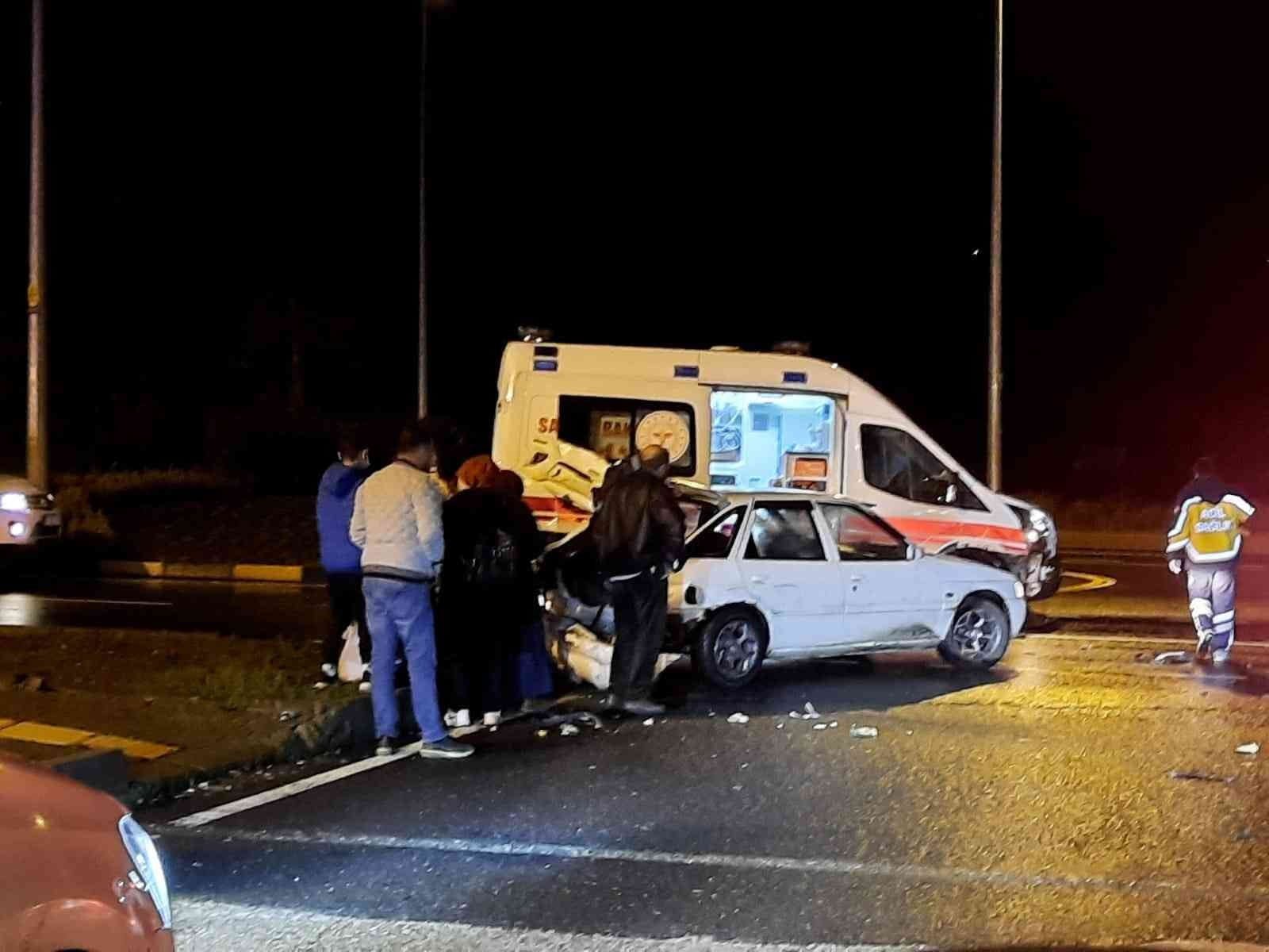 Vakadan dönen ambulans kaza yaptı ZONGULDAK'IN EREĞLİ İLÇESİNDE HASTAYI HASTANEYE YETİŞTİRMEYE ÇALIŞAN AMBULANSLA OTOMOBİL ÇARPIŞTI.