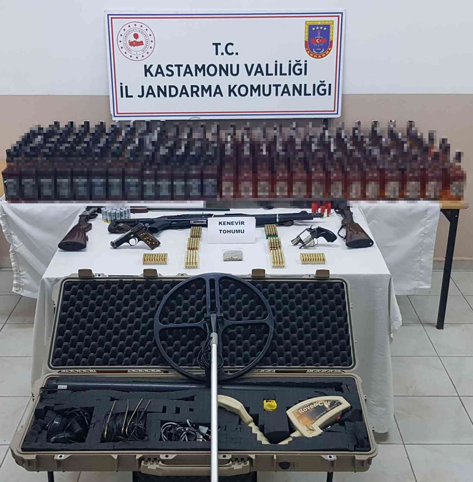 KASTAMONU İL JANDARMA KOMUTANLIĞI EKİPLERİ, YILIN SON GÜNÜNDE YILBAŞI GECESİNDE