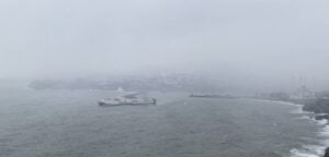 ZONGULDAK’TA DEV DALGALAR NEDENİYLE RO RO GEMİLERİ LİMANA DEMİR ATMAKTA